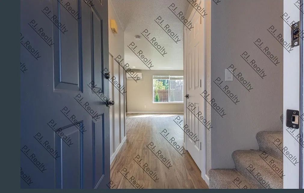 3 bed, 1354 sqft, $2,300 — Photo 2