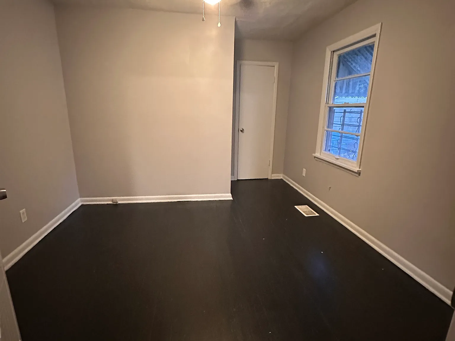 5 bed, 2206 sqft, $1,800 — Photo 4