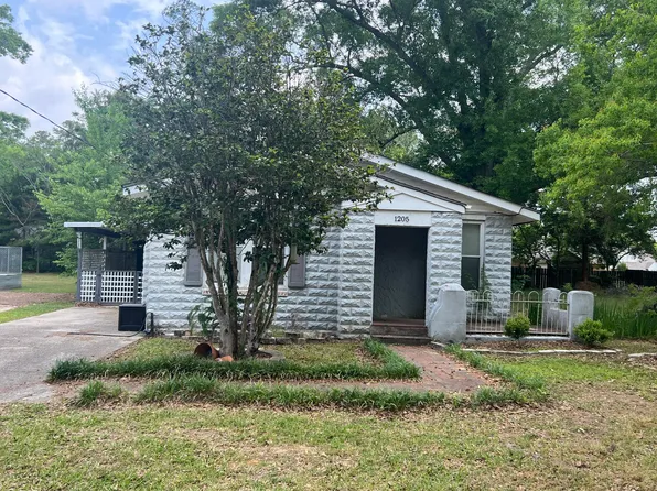 1205 Gill St, Columbia, MS 39429