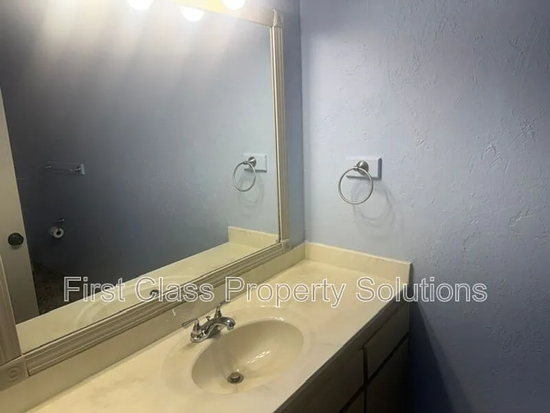 2 bed, 2.5 bath, 1595 sqft, $1,595 — Photo 4