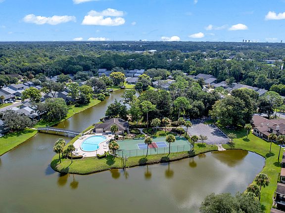 2nd image of 172 Deer Lake Cir