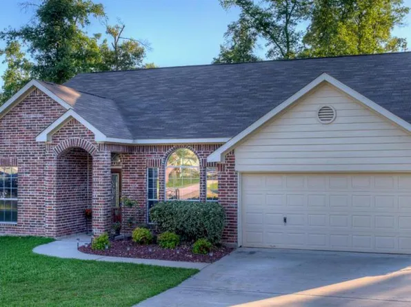 10865 Forest Creek Dr, Willis, TX 77318