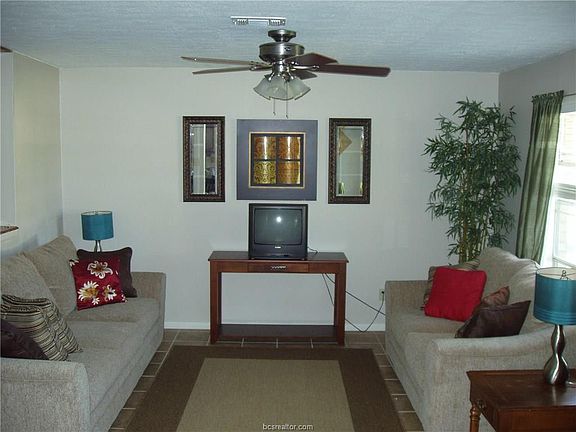 2nd image of 700 Wellesley Ct APT A