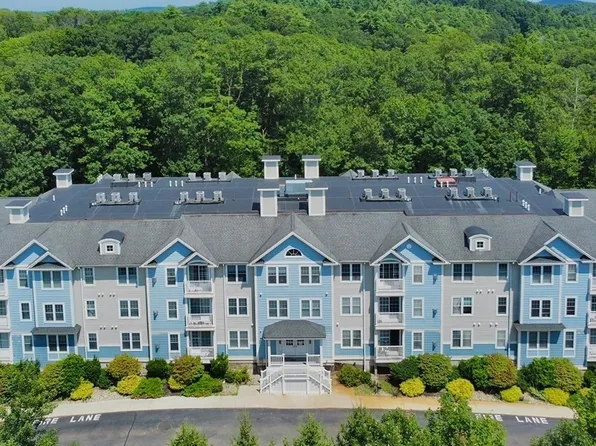 19 Broad St Unit 201, Merrimac, MA 01860