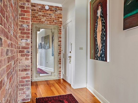 3rd image of 330 Julia St #Penthouse 11