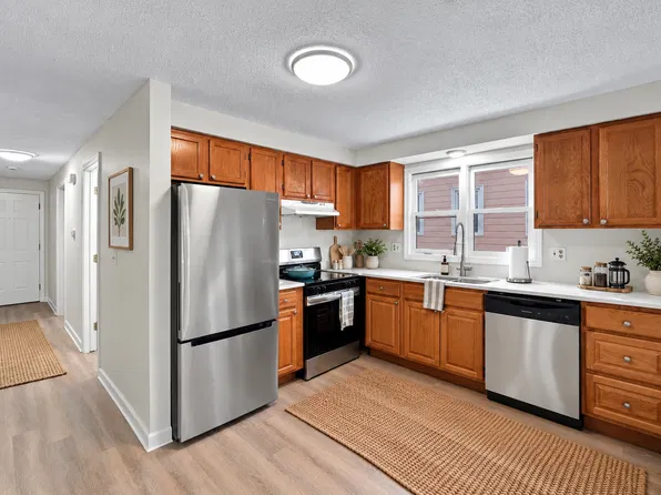 15 Gillette St Unit 1, West Hartford, CT 06119