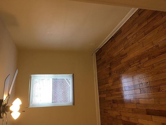 4th image of 1345 W 6th Ave APT C