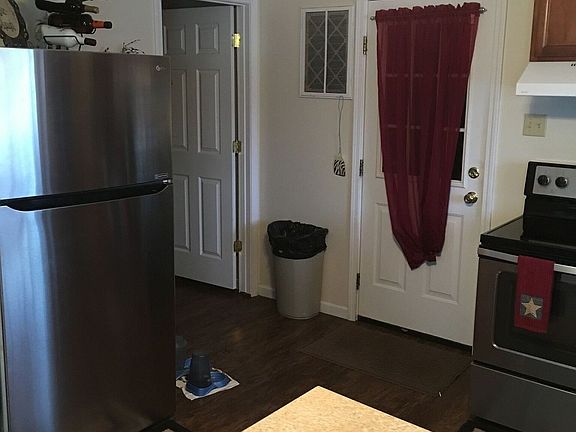 4th image of 1403 College Ave