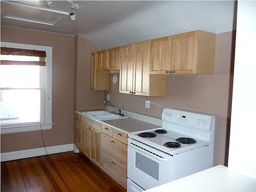 5th image of 736 Ogden St APT 4