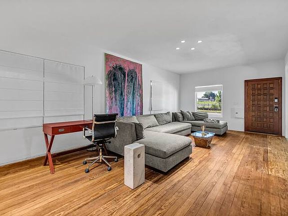 4th image of 1439 E Admiral Blvd