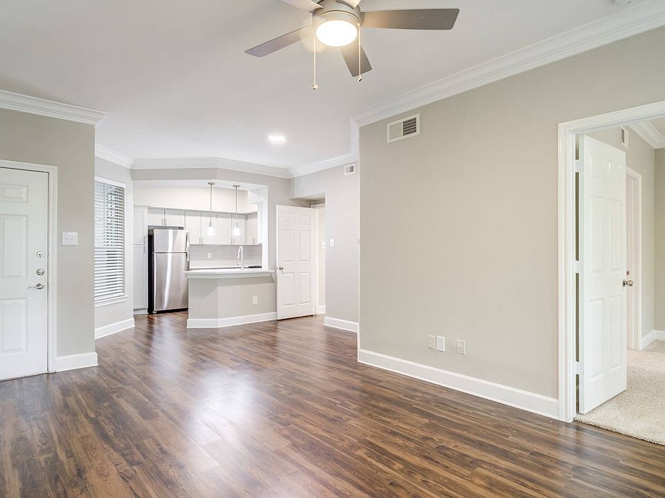 Sophisticated Dining & Kitchen