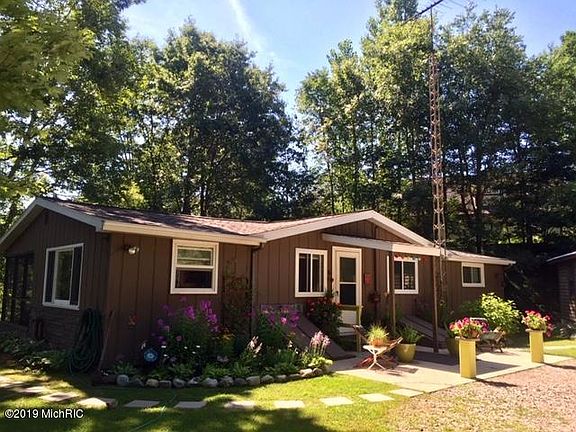 2nd image of 5816 S Rapids Rd