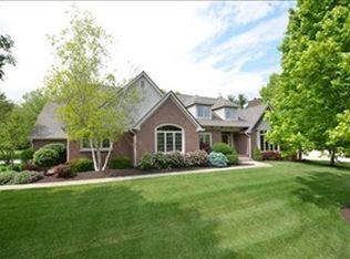 1932 Camargue Dr, Zionsville, IN 46077