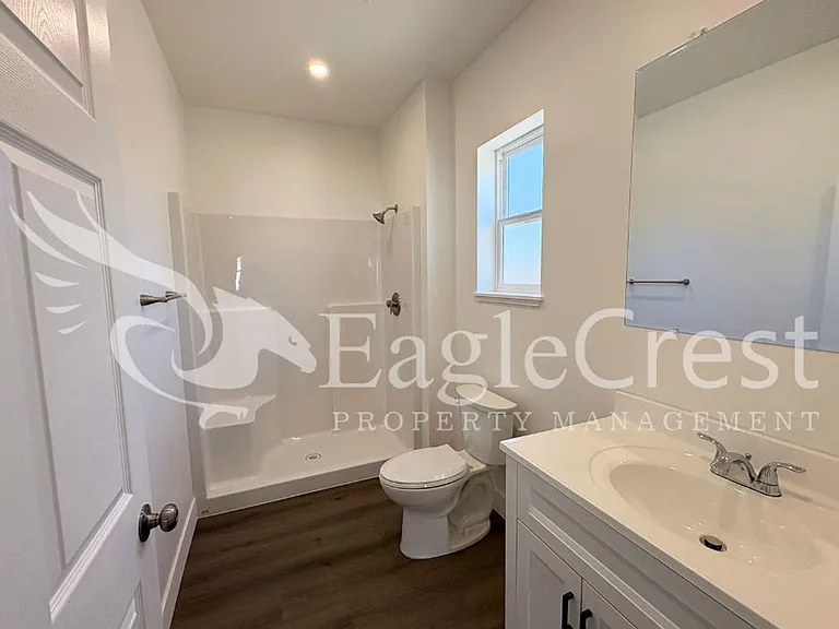 420 Ankeny St — Photo 35