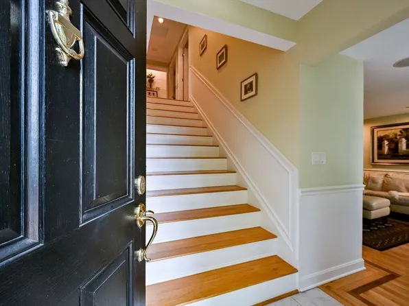 2 Rock Rd, Attleboro, MA 02703