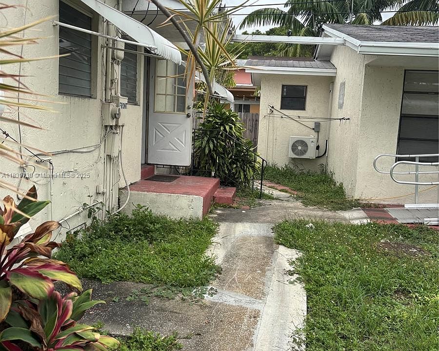 2nd image of 1841 Taft St