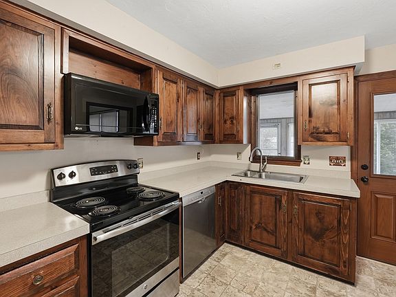 5th image of 44 Dennison Hill Rd