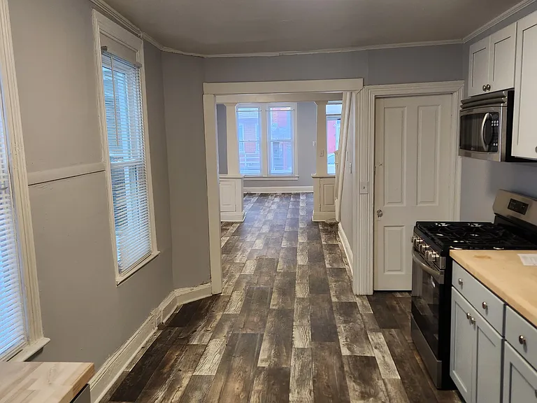 958 E Princess St — Photo 23