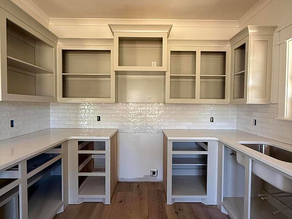 4th image of 408 Main St