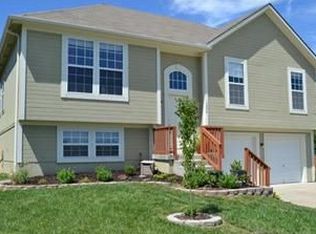 1006 NW Scenic Dr, Grain Valley, MO 64029