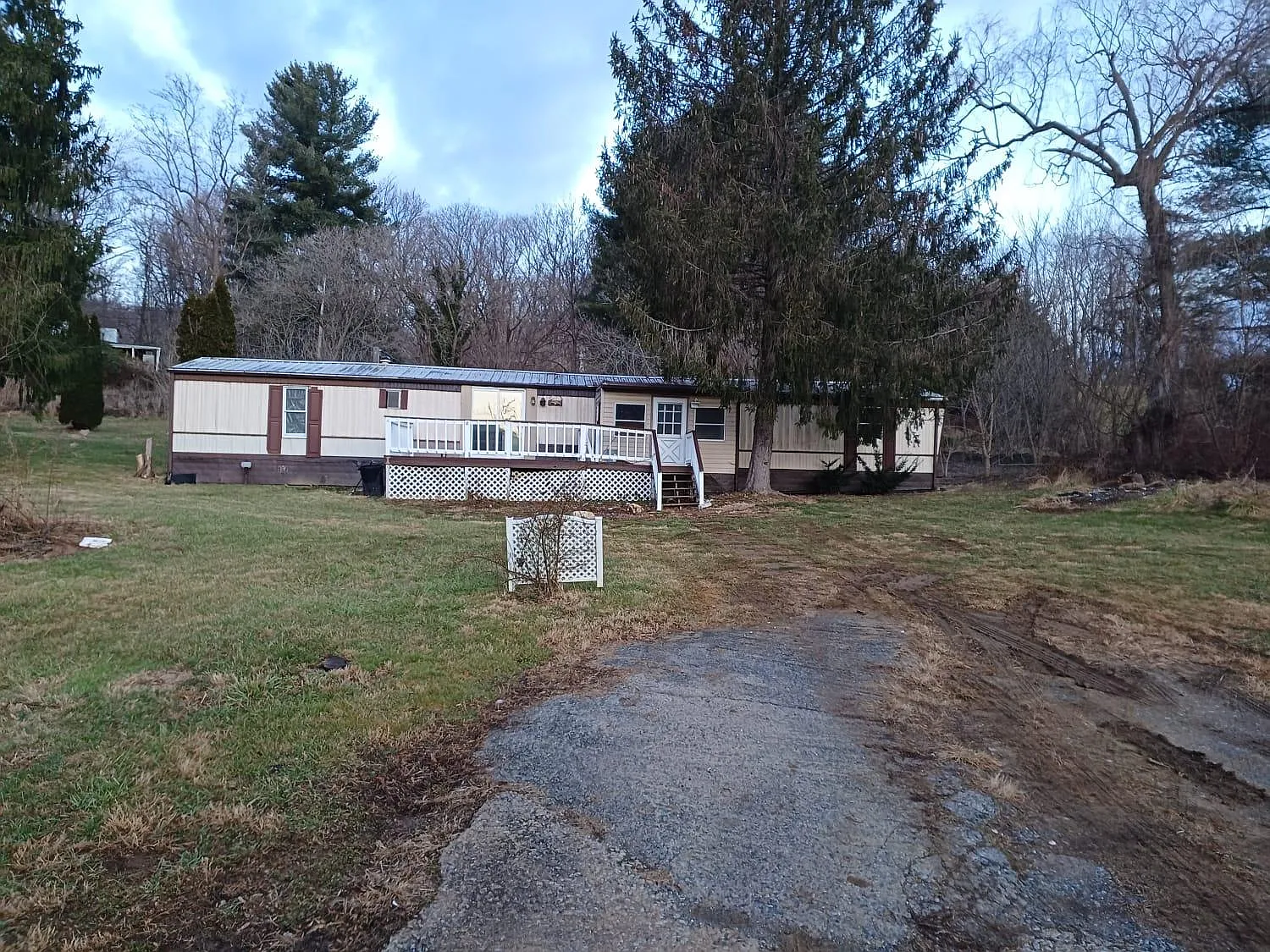 3 bed, 1328 sqft, $1,450 — Photo 1