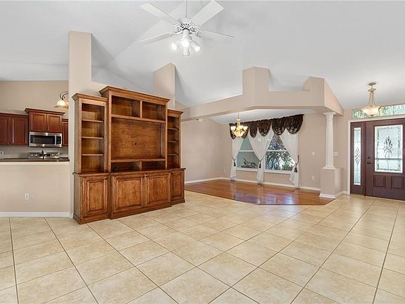 5th image of 236 Valley Edge Dr