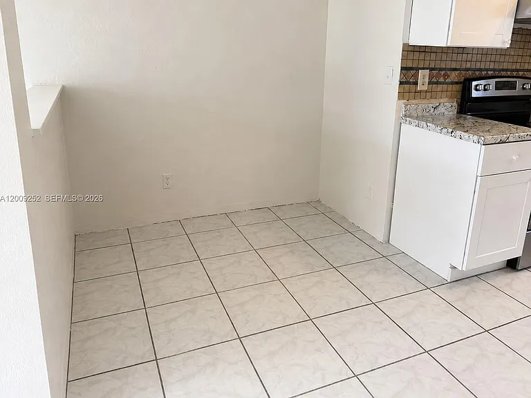 728 SW 7th St #1-2 — Photo 4