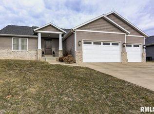 67 Cougar Ct, Chatham, IL 62629