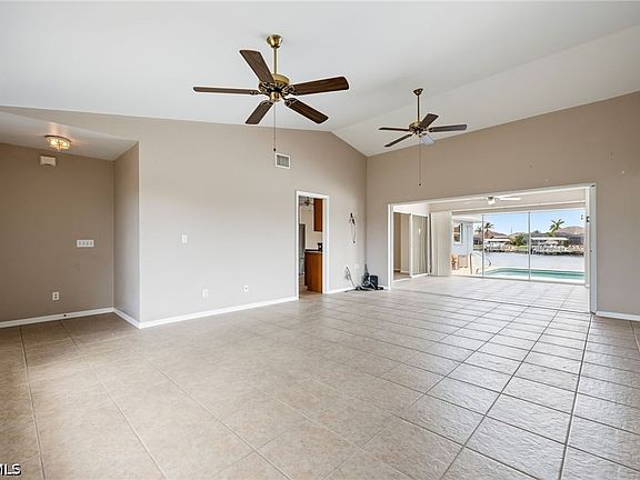 5th image of 401 NW 36th Pl