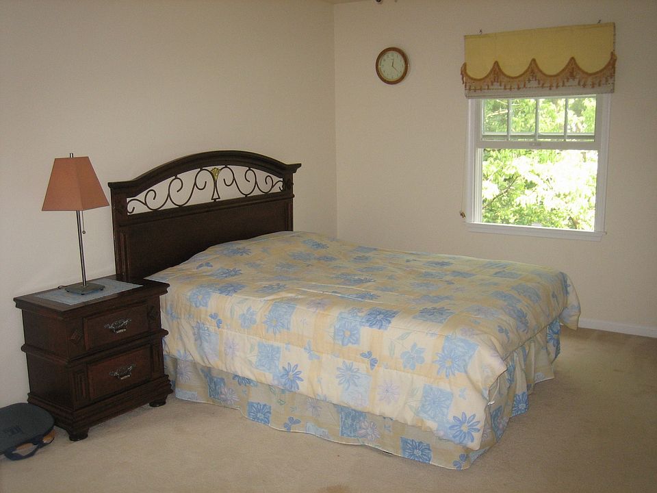 1st image of 142 Lakeside Dr S #3
