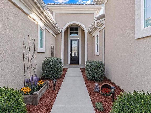 3rd image of 6545 W Wren Avenue