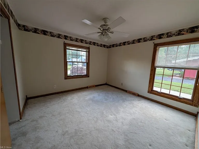 2543 Burlingham Dr — Photo 5
