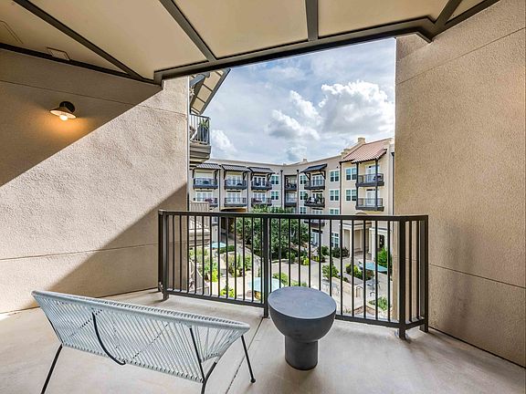 Private Corner Balcony - B3 Floorplan