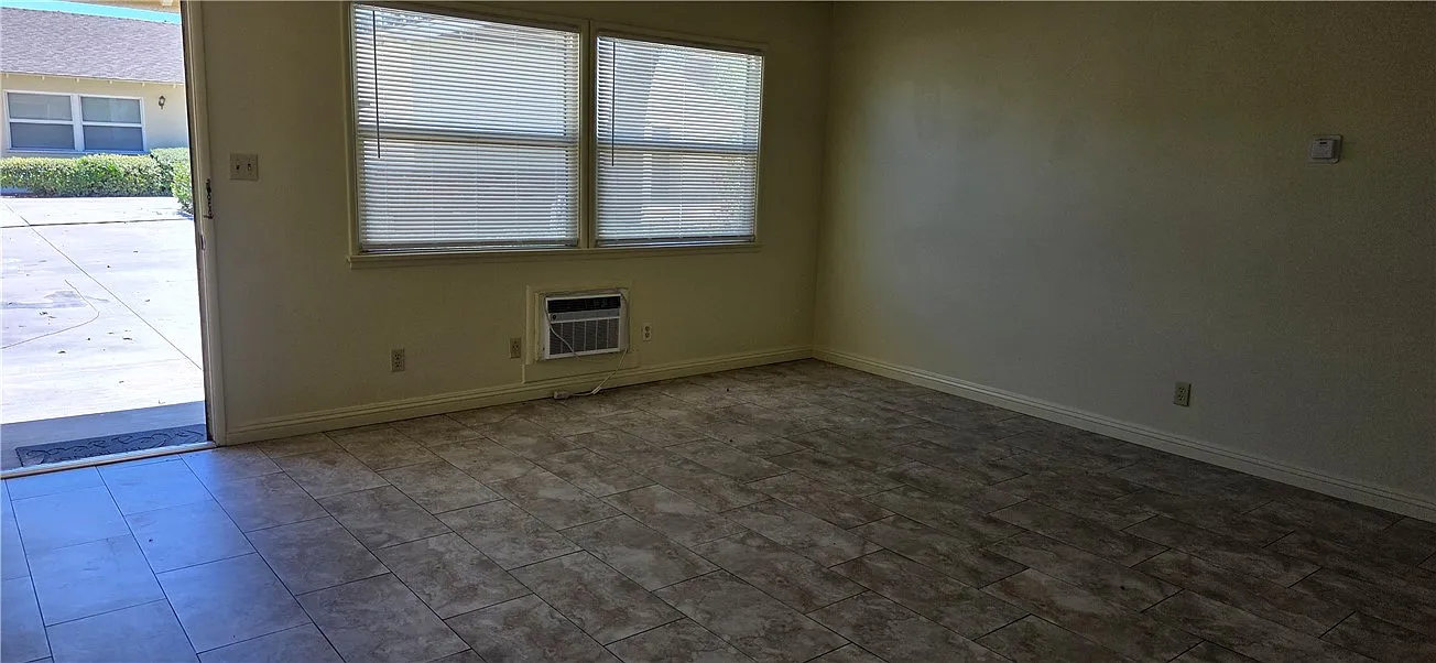 2 bed, 950 sqft, $1,550 — Photo 4