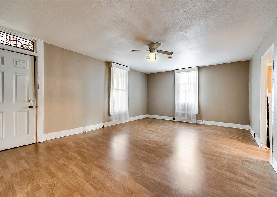 1st image of 1528 W Bond St