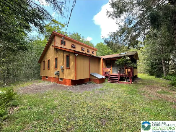 180 Delbert Dr, Clifton Township, PA 18424