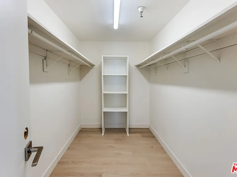 10551 Wilshire Blvd #1405 — Photo 37