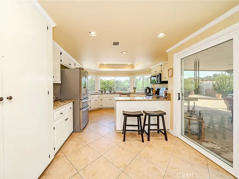 1901 Celeste Ln — Photo 11