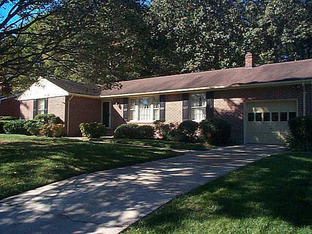 1st image of 945 Josephine Cres