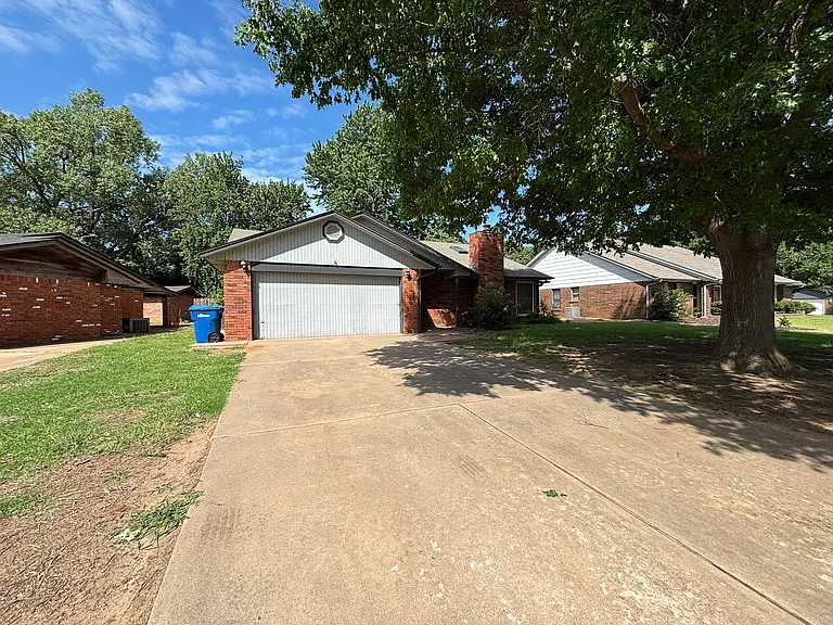 1302 Briar Creek Rd — Photo 2