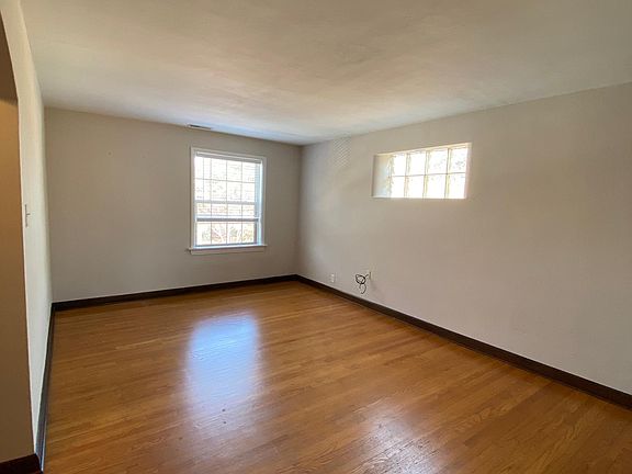 Living Room/Entry