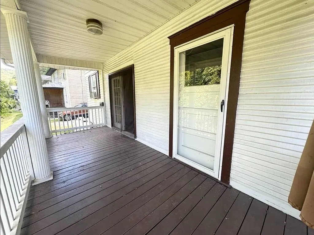 3 bed, 1.5 bath, 2150 sqft, $850 — Photo 4