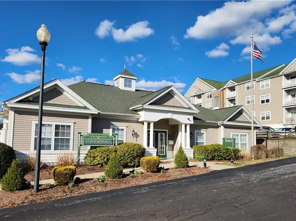 98 Mill St APT 103, Woonsocket, RI 02895