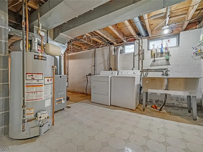 15067 Rochelle Dr — Photo 24