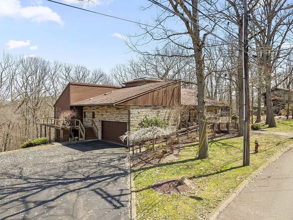 1st image of 15 Oakridge Dr