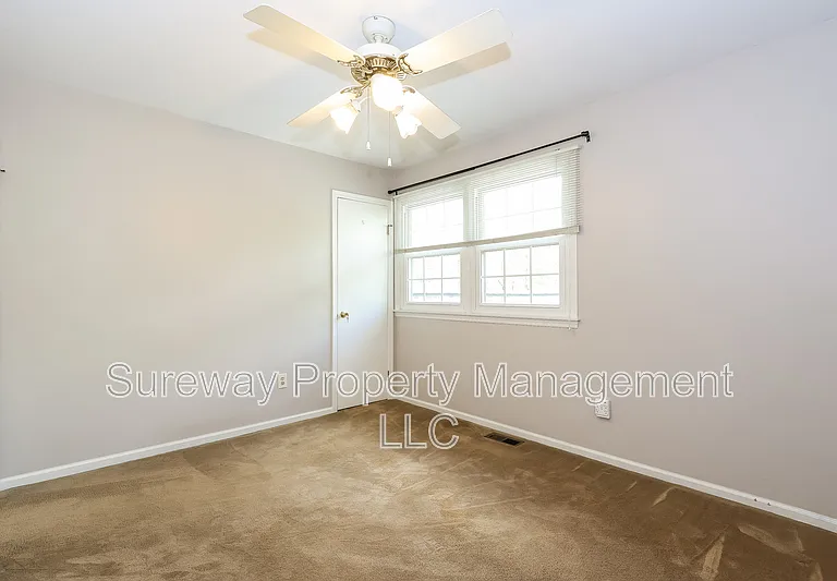 44 Red Oak Dr — Photo 17