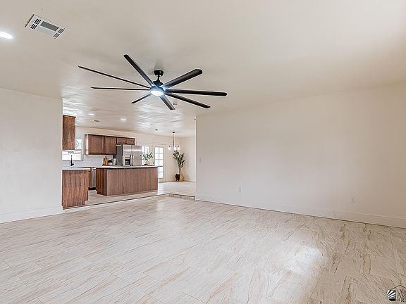 4th image of 912 W Palmcroft Dr