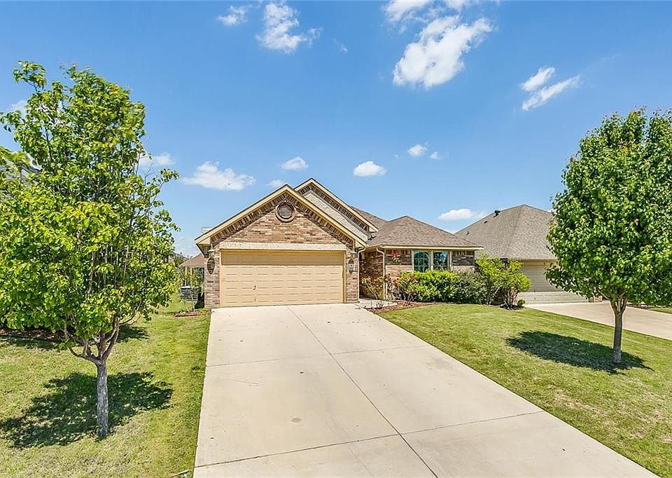 1st image of 3011 Greenway Dr