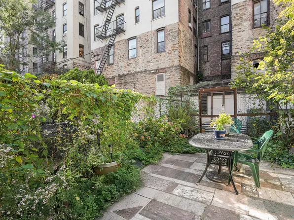 205 Edgecombe Avenue image 3 of 20