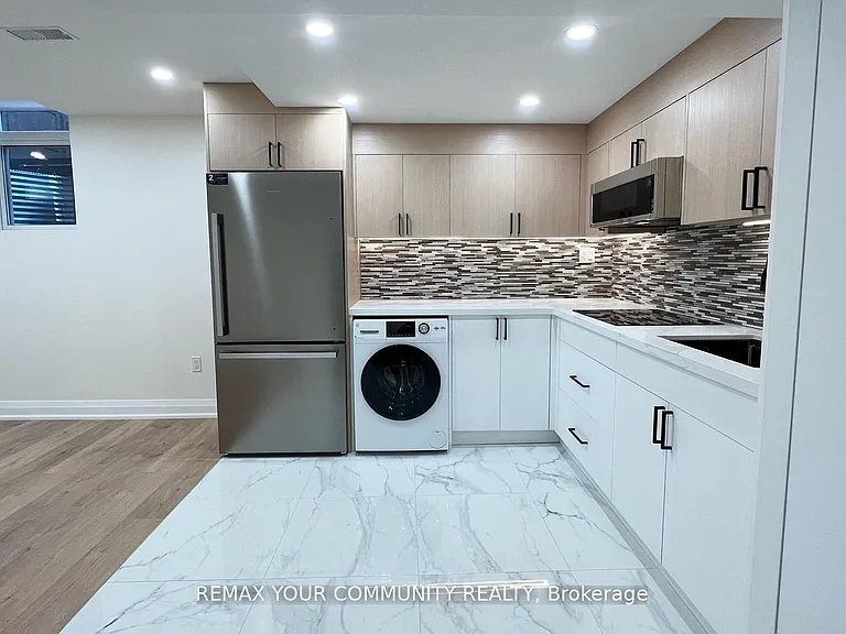 24 Foxhill Dr #LOWER — Photo 5